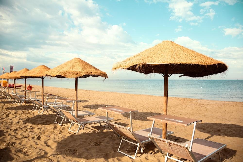 Toscana Charme Resort Tirrenia Dış mekan fotoğraf Beach in Calpe