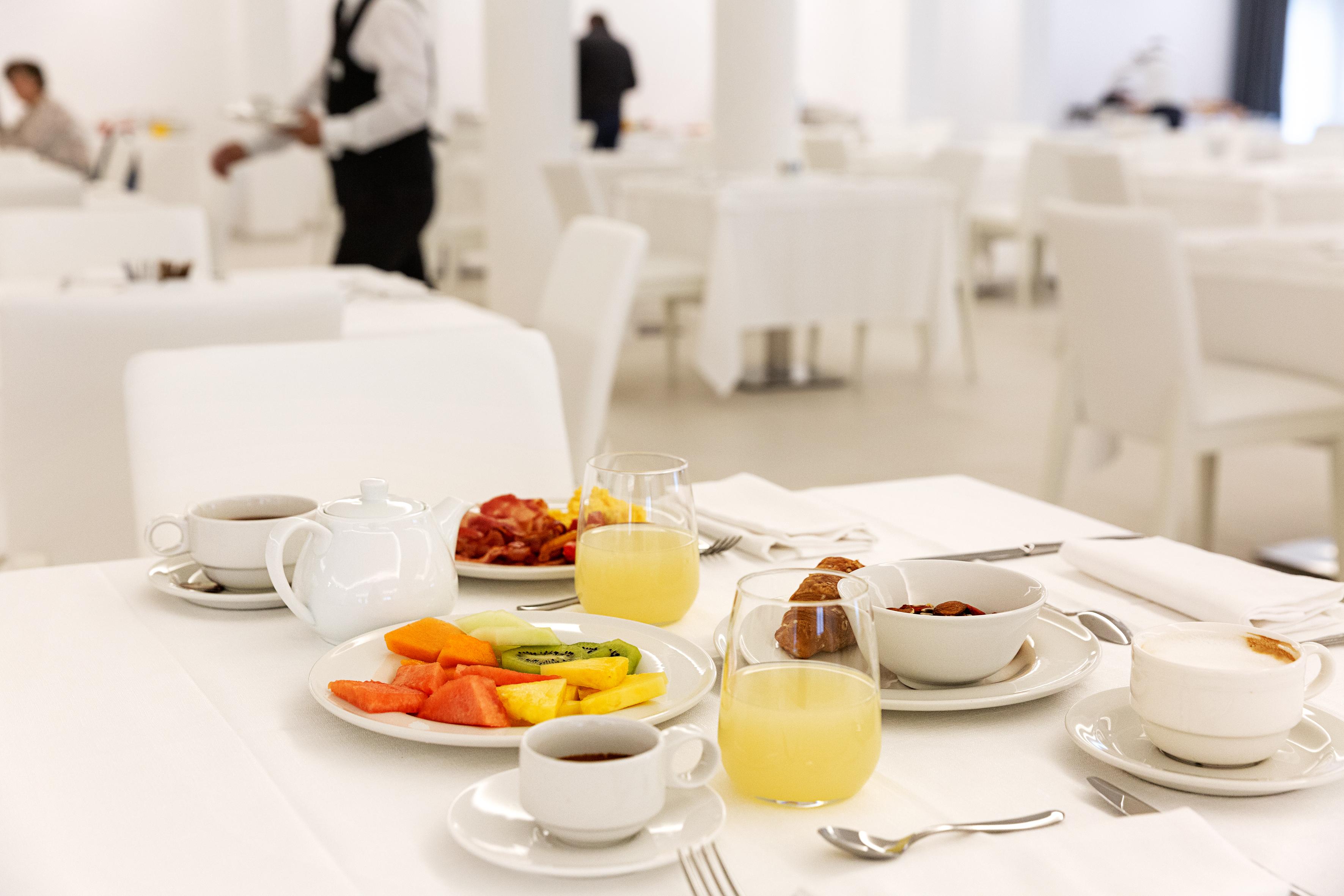 Toscana Charme Resort Tirrenia Dış mekan fotoğraf A breakfast buffet