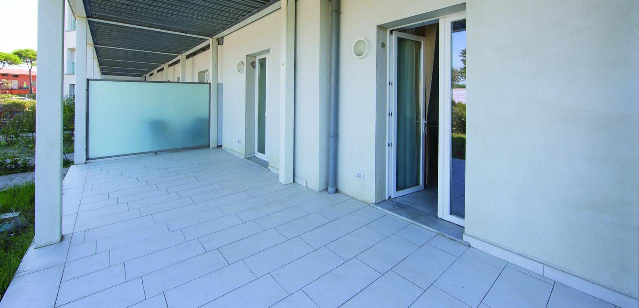 Toscana Charme Resort Tirrenia Dış mekan fotoğraf A balcony