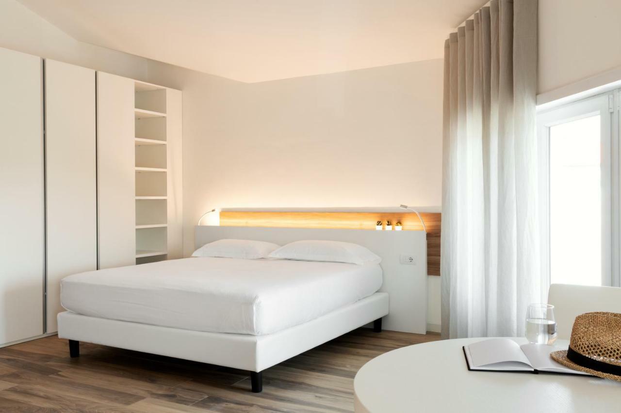 Toscana Charme Resort Tirrenia Dış mekan fotoğraf A room at the hotel
