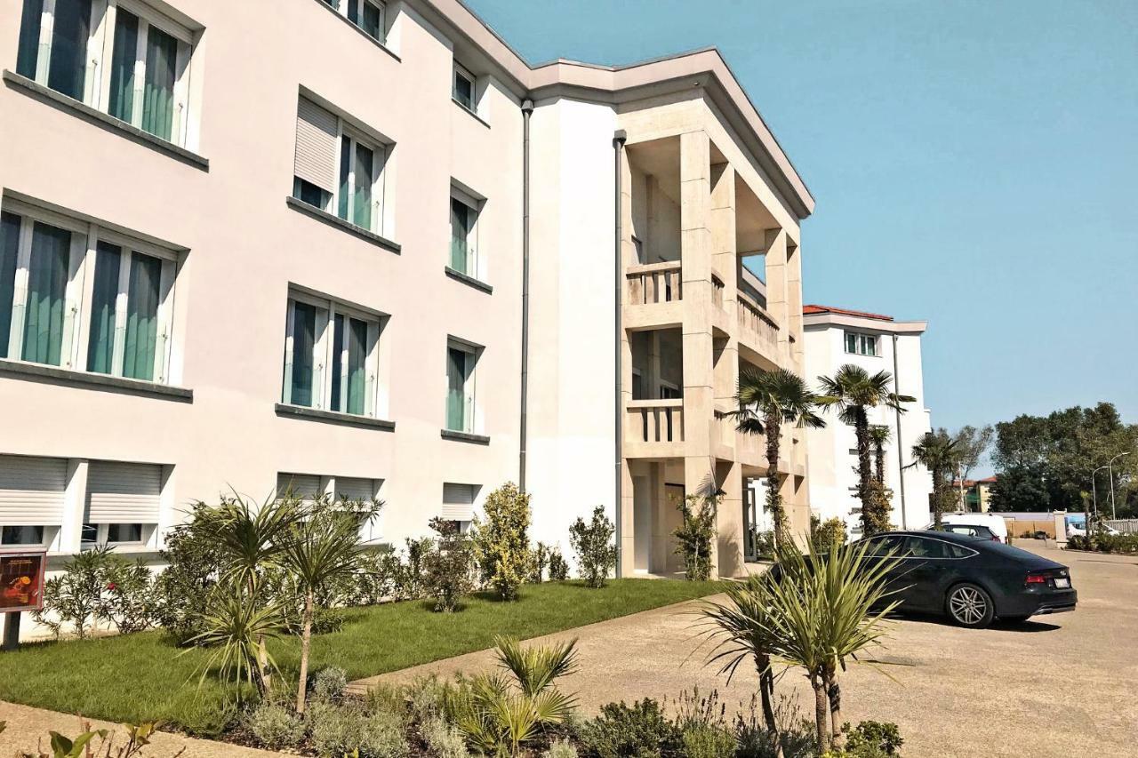 Toscana Charme Resort Tirrenia Dış mekan fotoğraf The new campus of the University of Novi Sad