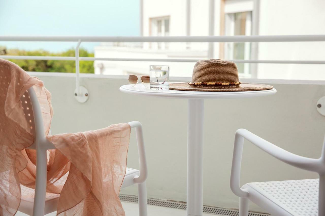 Toscana Charme Resort Tirrenia Dış mekan fotoğraf A balcony